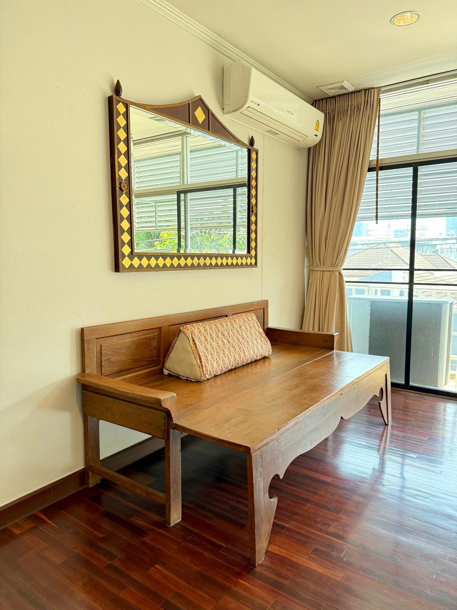 בנגקוק Samsen Suites Spacious 2Br Contemporary Thai Style מראה חיצוני תמונה